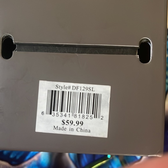 Watch and bracelet set. Never worn and in great condition 🥰 - Picture 4 of 4